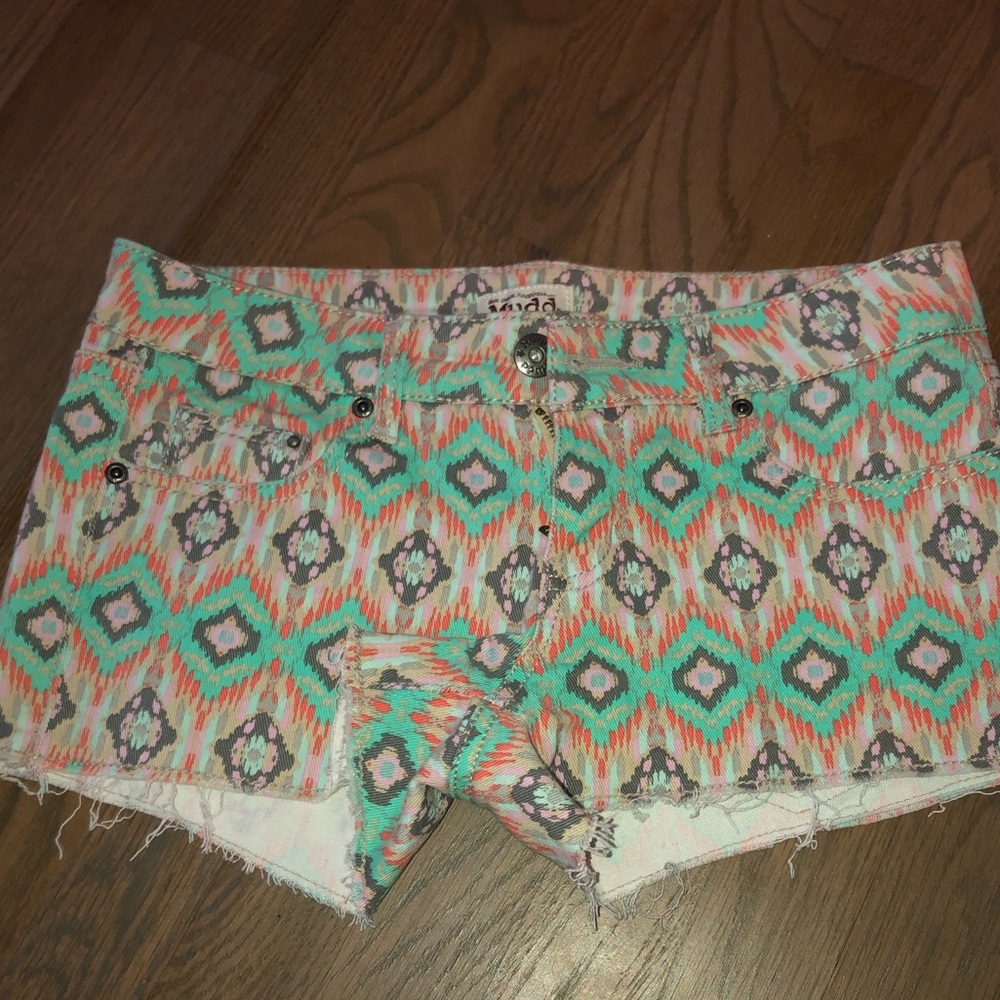Patterned Jean shorts